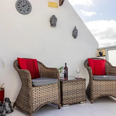 Hannah's Haven - 1 Bedroom Apt In The Heart Of Puerto Del Carmen Tías